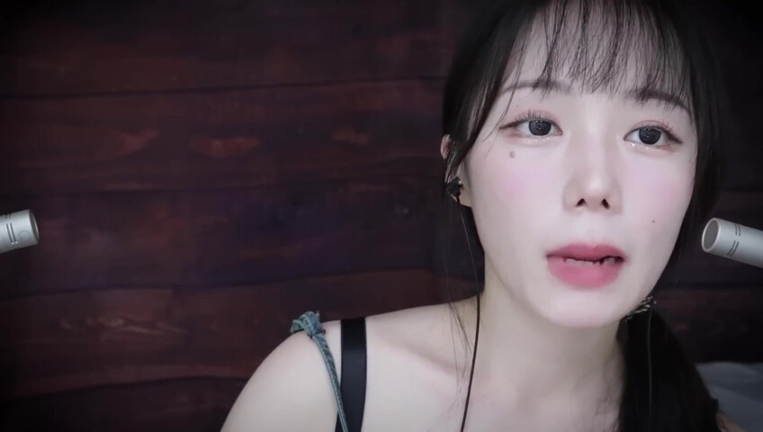 Jamonghae ASMR - 17 Aug 2025 - Acrylic Board Kiss