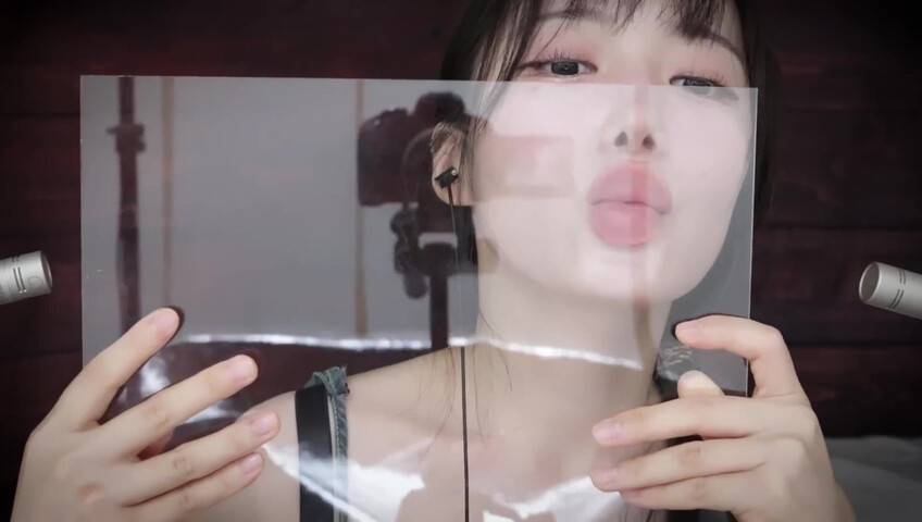 Jamonghae ASMR - 17 Aug 2025 - Acrylic Board Kiss