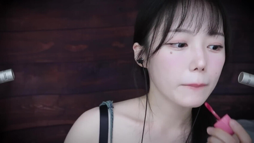 Jamonghae ASMR - 17 Aug 2025 - Acrylic Board Kiss