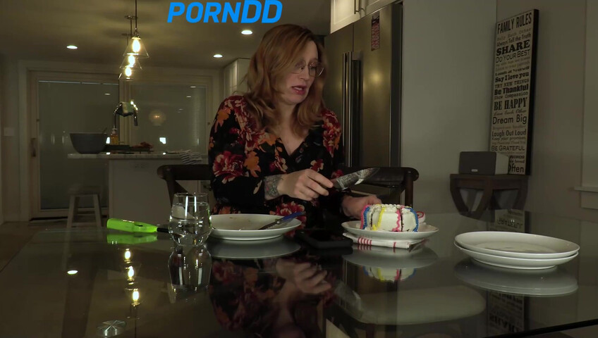 Bettie Bondage - Gullible Step Moms Guest