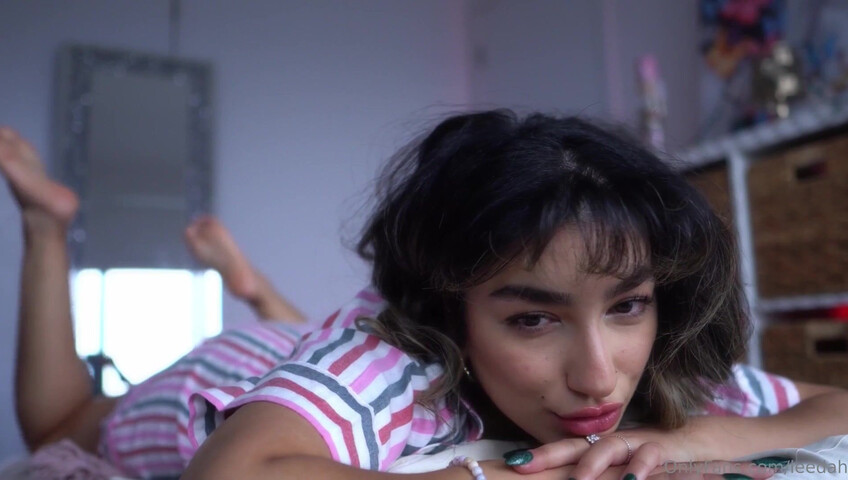 Leedah ASMR - Girlfriend sucks your dick