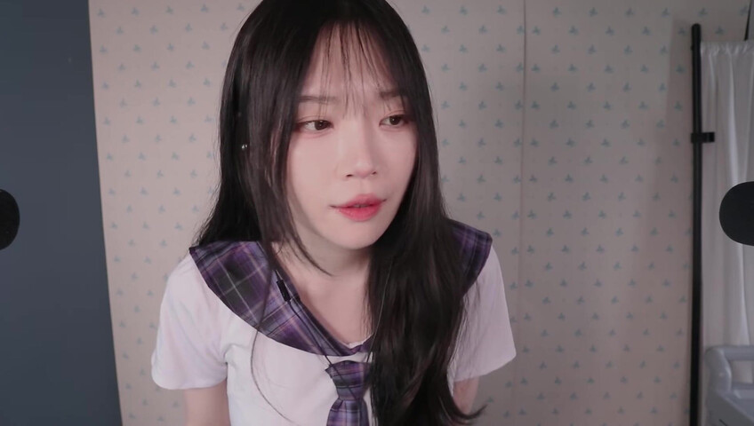 ASMR Nara - ASMR Look book with Switching Between Natural Voice and Falsetto​