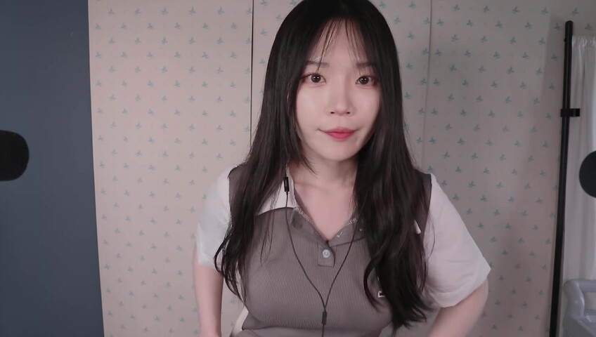 ASMR Nara - ASMR Look book with Switching Between Natural Voice and Falsetto​