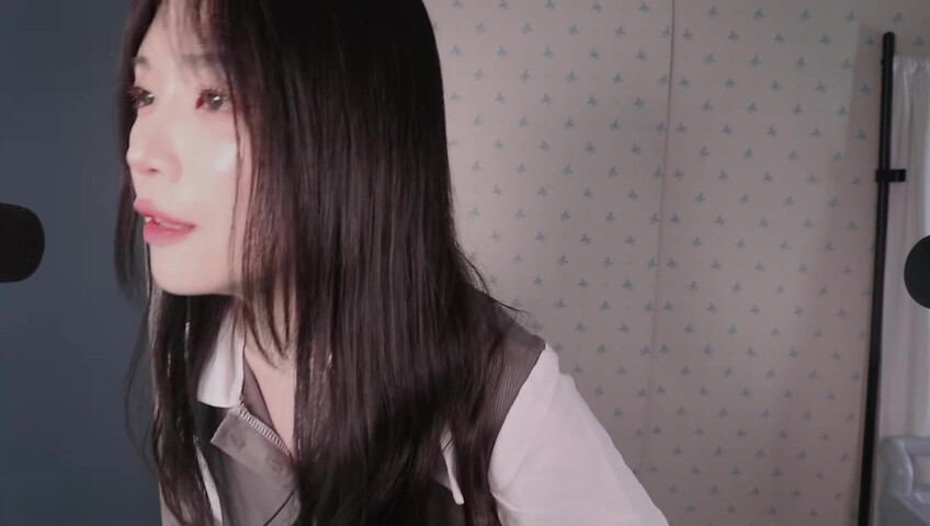 ASMR Nara - ASMR Look book with Switching Between Natural Voice and Falsetto​