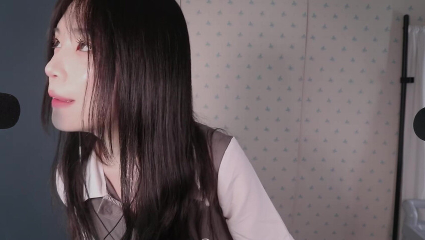 ASMR Nara - ASMR Look book with Switching Between Natural Voice and Falsetto​