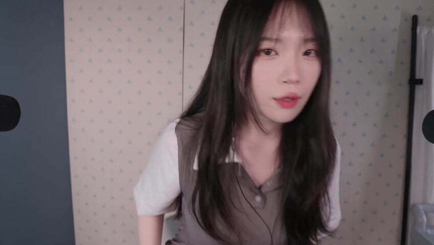 ASMR Nara - ASMR Look book with Switching Between Natural Voice and Falsetto​