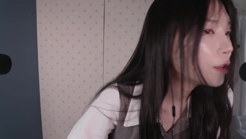 ASMR Nara - ASMR Look book with Switching Between Natural Voice and Falsetto​