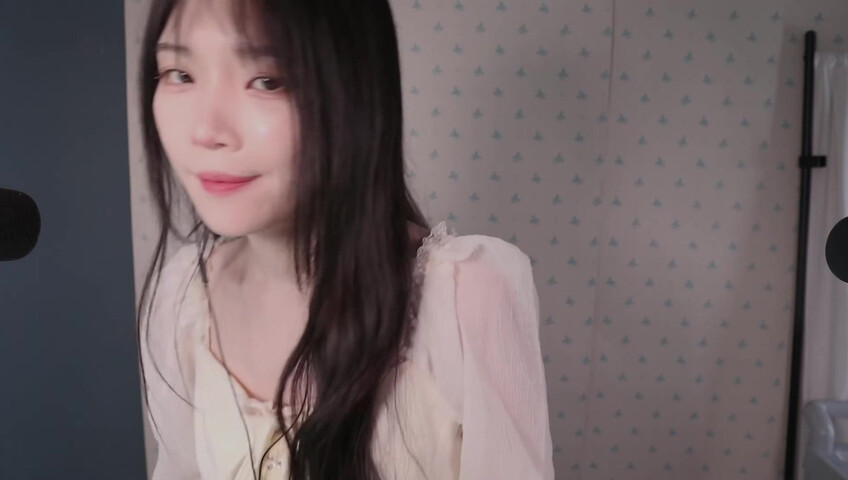 ASMR Nara - ASMR Look book with Switching Between Natural Voice and Falsetto​