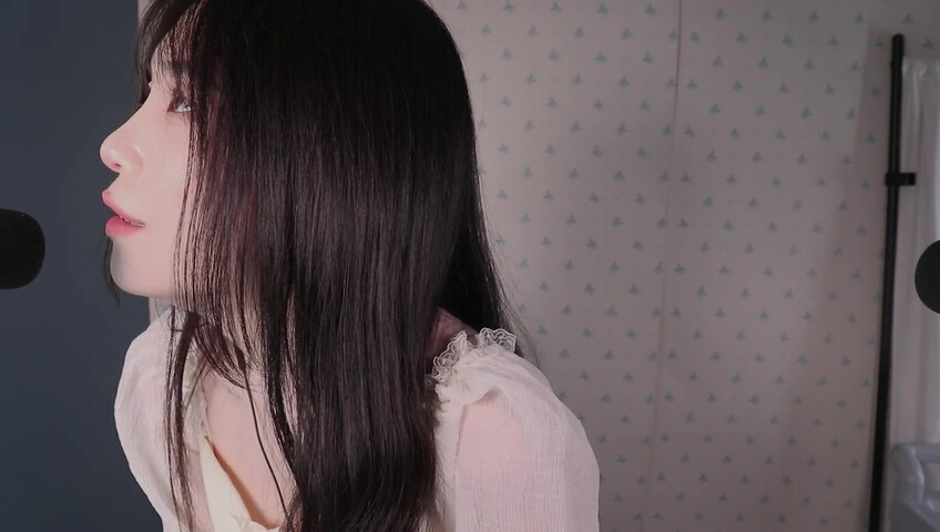 ASMR Nara - ASMR Look book with Switching Between Natural Voice and Falsetto​