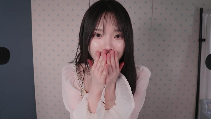 ASMR Nara - ASMR Look book with Switching Between Natural Voice and Falsetto​