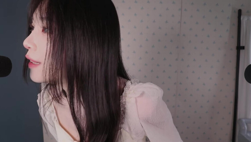 ASMR Nara - ASMR Look book with Switching Between Natural Voice and Falsetto​