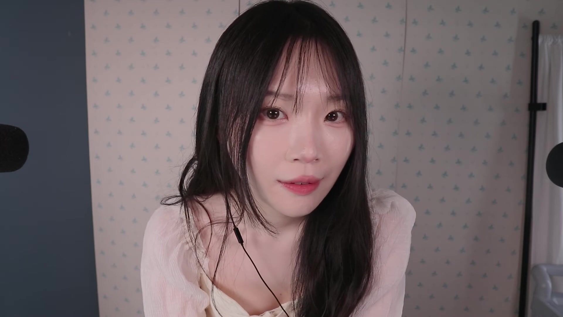 ASMR Nara - ASMR Look book with Switching Between Natural Voice and Falsetto​