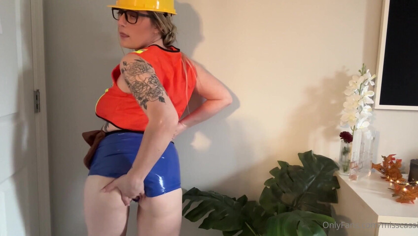 Cassi ASMR - 9 Oct 2025 - Cassiween! Construction Worker Gets To Know You & Your Crew