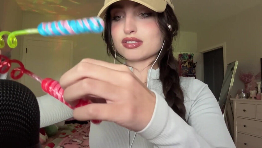 Beebee ASMR - Patreon Exclusive- Random ASMR (Mouth Sounds Tapping on Pictures)