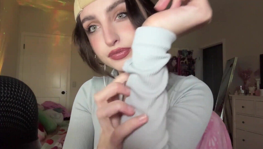 Beebee ASMR - Patreon Exclusive- Random ASMR (Mouth Sounds Tapping on Pictures)