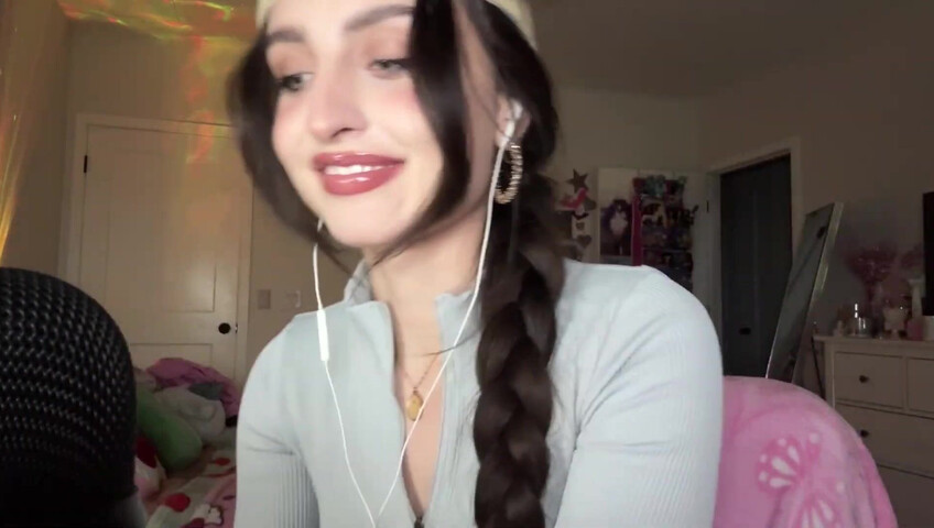 Beebee ASMR - Patreon Exclusive- Random ASMR (Mouth Sounds Tapping on Pictures)