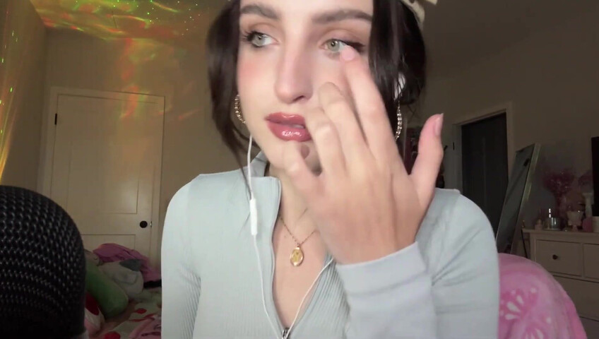 Beebee ASMR - Patreon Exclusive- Random ASMR (Mouth Sounds Tapping on Pictures)