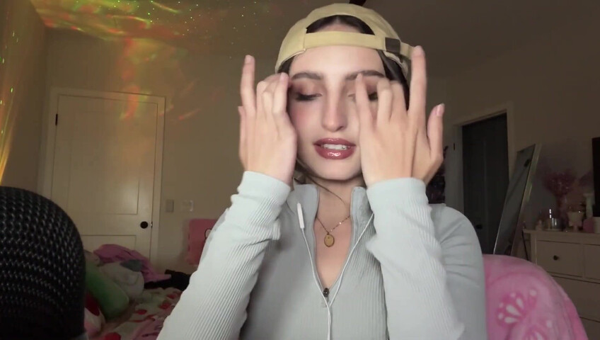 Beebee ASMR - Patreon Exclusive- Random ASMR (Mouth Sounds Tapping on Pictures)