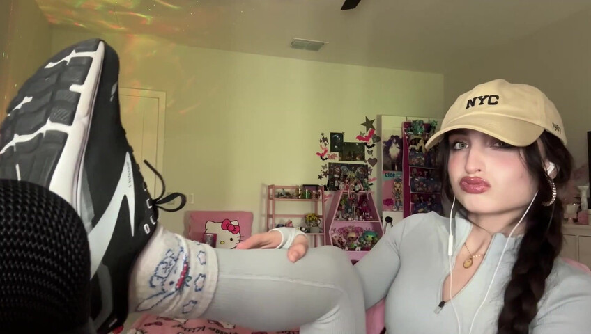 Beebee ASMR - Patreon Exclusive- Random ASMR (Mouth Sounds Tapping on Pictures)