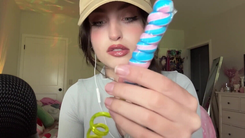 Beebee ASMR - Patreon Exclusive- Random ASMR (Mouth Sounds Tapping on Pictures)