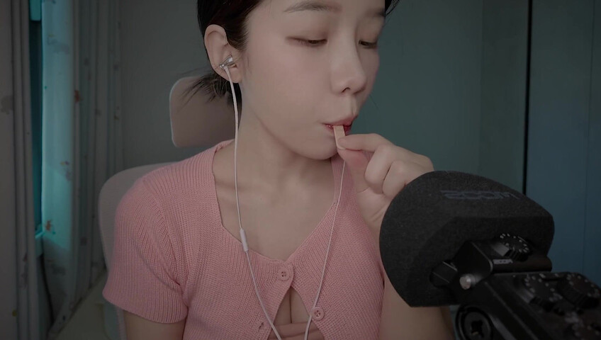 ASMR Yeonchu - Weird Demon Roleplay [3-in-1 Gift Set]