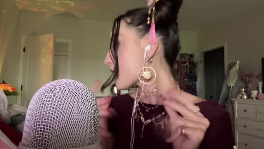 Beebee ASMR - Extra Gum Chewing, Wet Mouth Sounds, Inaudible Whispering, Hand Sounds