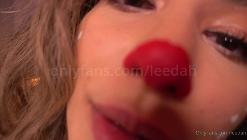 Leedah ASMR - Red-nosed kisses