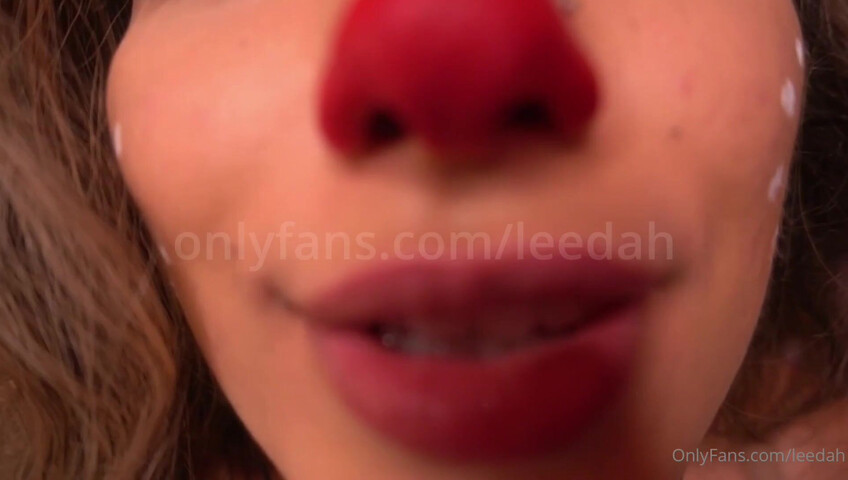 Leedah ASMR - Red-nosed kisses