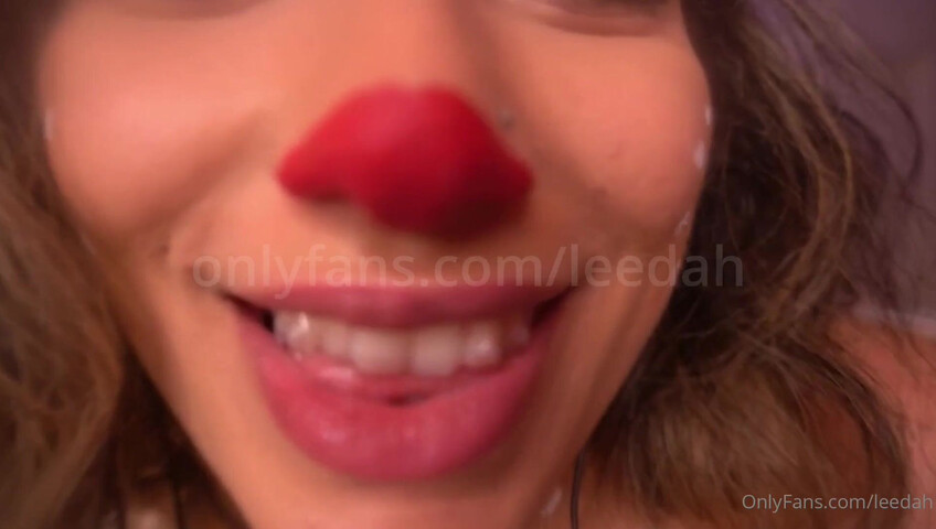 Leedah ASMR - Red-nosed kisses