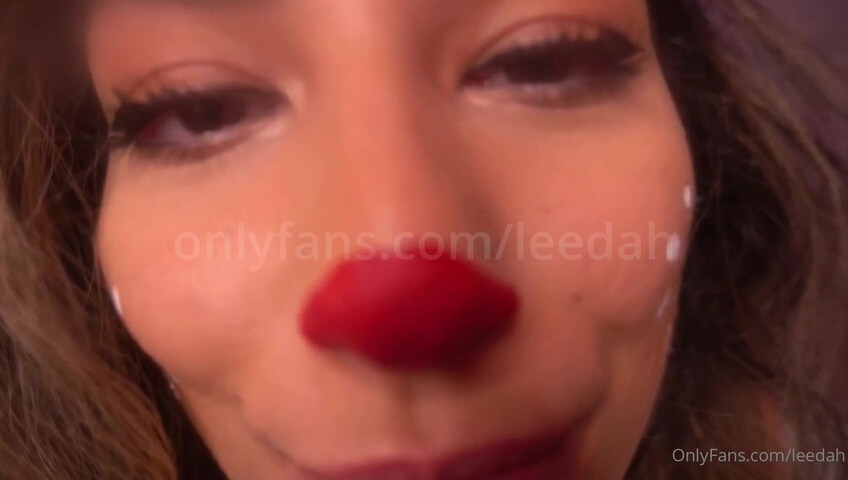 Leedah ASMR - Red-nosed kisses