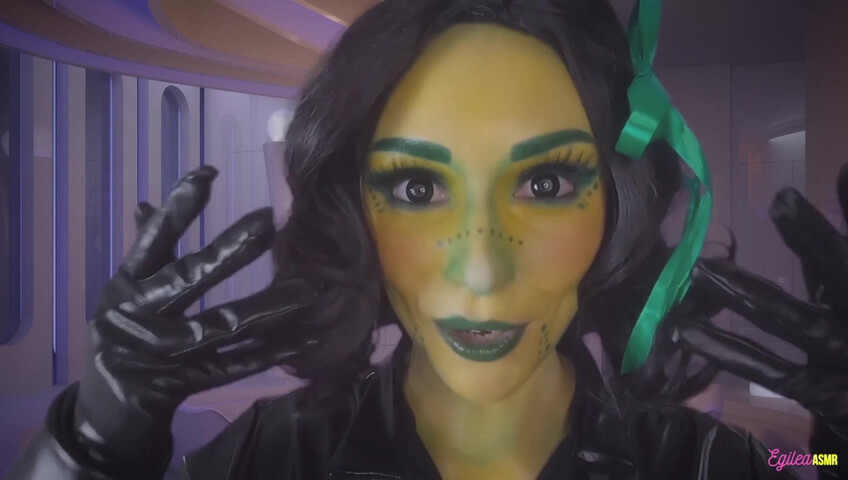 Egilea ASMR - Alien wife kisses you