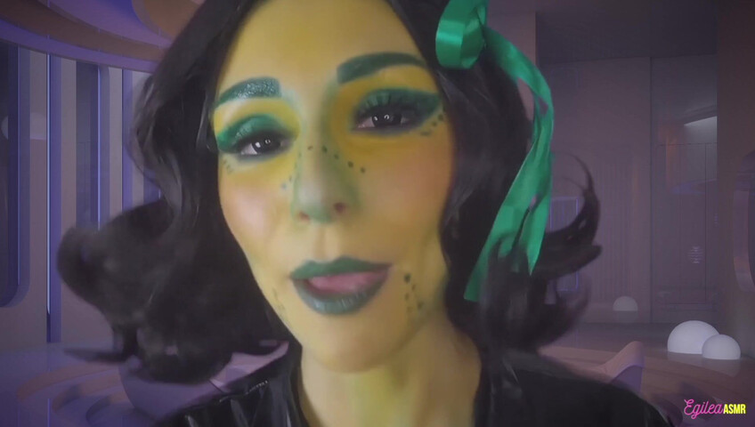 Egilea ASMR - Alien wife kisses you