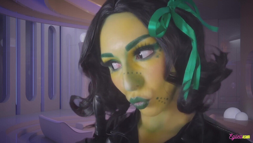 Egilea ASMR - Alien wife kisses you