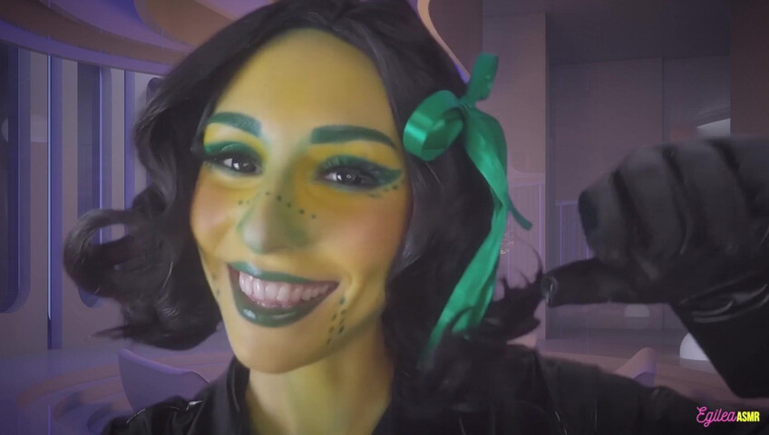 Egilea ASMR - Alien wife kisses you