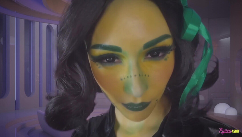 Egilea ASMR - Alien wife kisses you