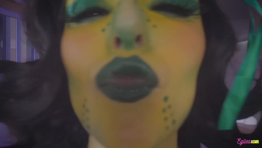 Egilea ASMR - Alien wife kisses you