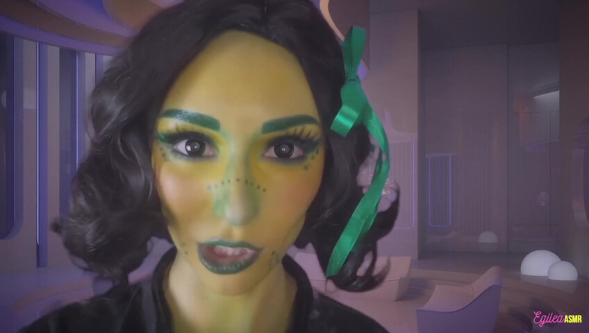 Egilea ASMR - Alien wife kisses you