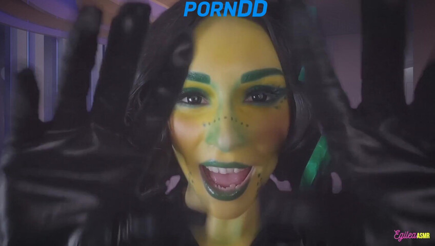 Egilea ASMR - Alien wife kisses you