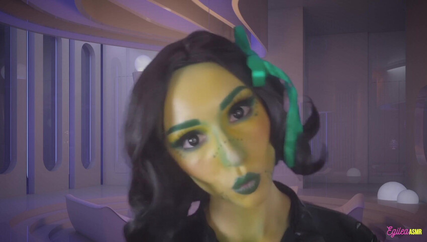 Egilea ASMR - Alien wife kisses you