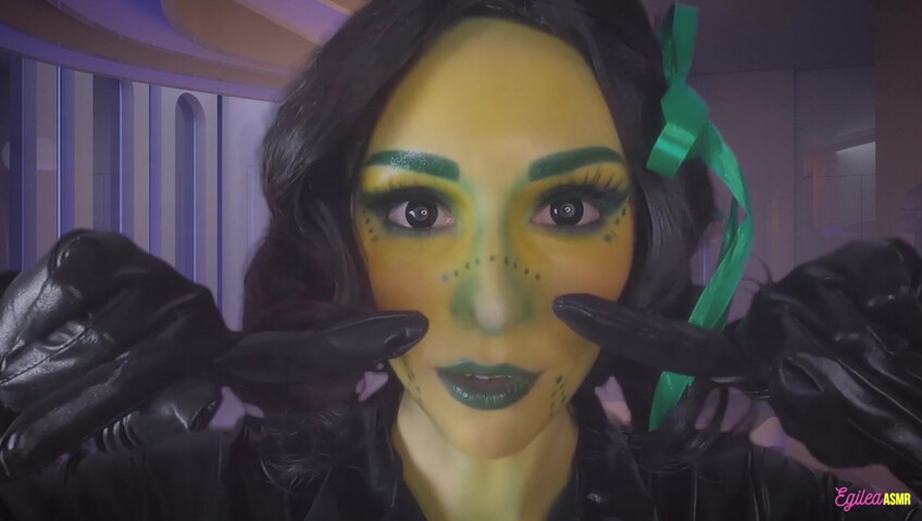 Egilea ASMR - Alien wife kisses you