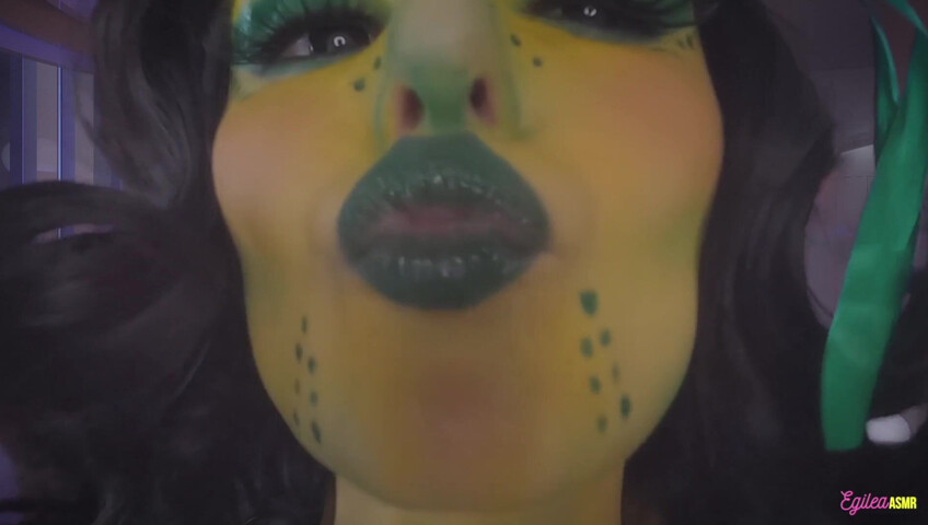 Egilea ASMR - Alien wife kisses you