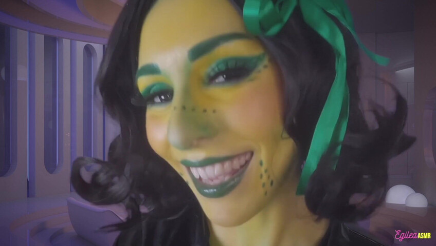 Egilea ASMR - Alien wife kisses you