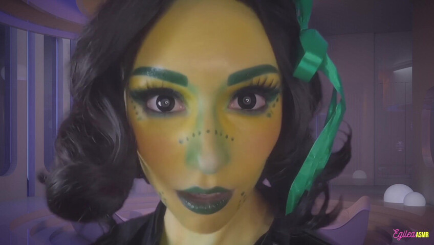 Egilea ASMR - Alien wife kisses you