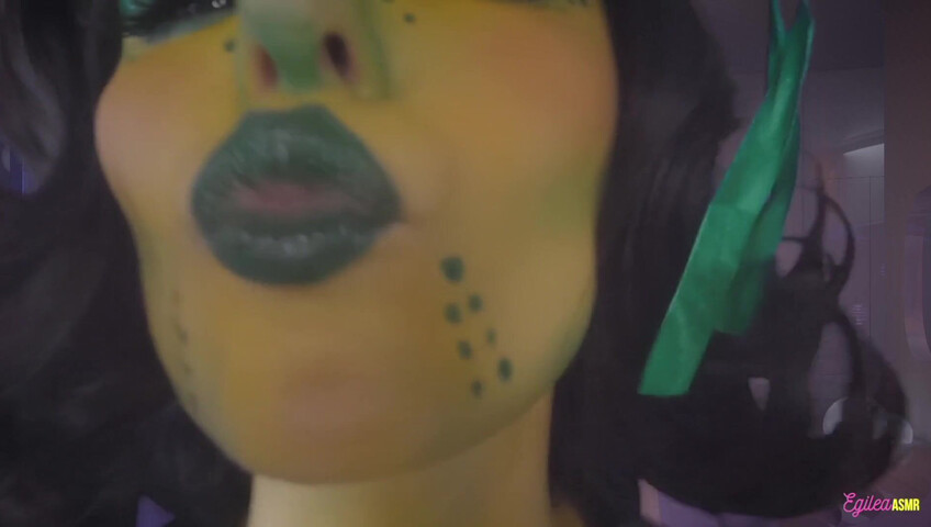 Egilea ASMR - Alien wife kisses you
