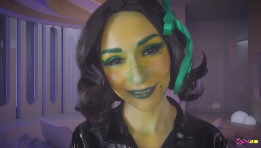 Egilea ASMR - Alien wife kisses you