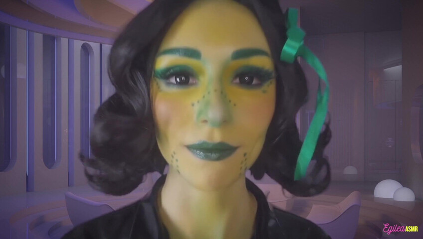 Egilea ASMR - Alien wife kisses you