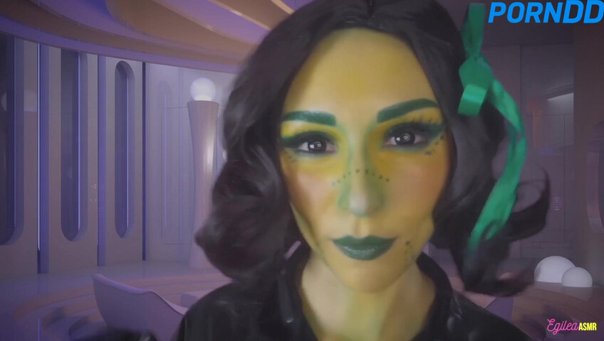 Egilea ASMR - Alien wife kisses you