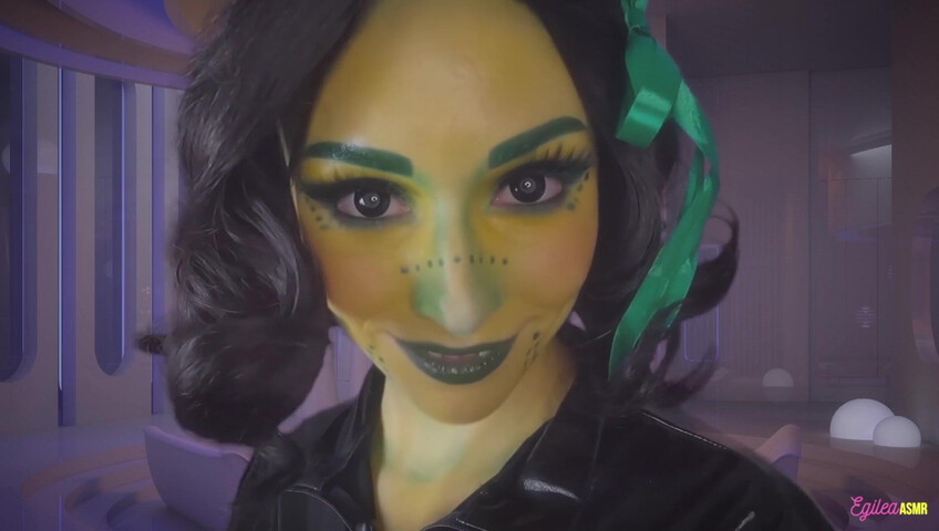 Egilea ASMR - Alien wife kisses you