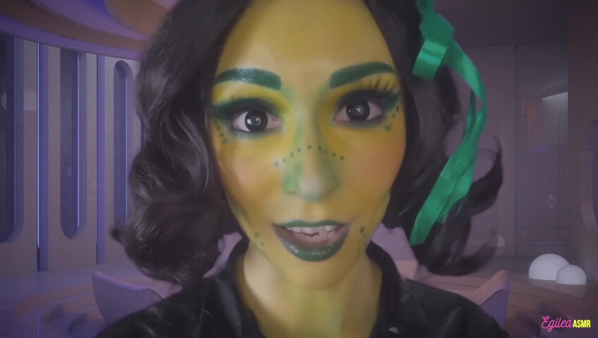 Egilea ASMR - Alien wife kisses you