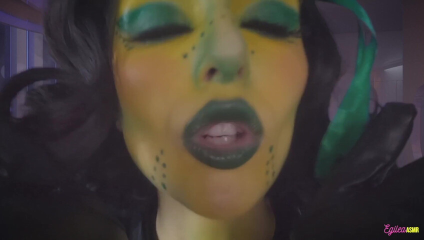 Egilea ASMR - Alien wife kisses you